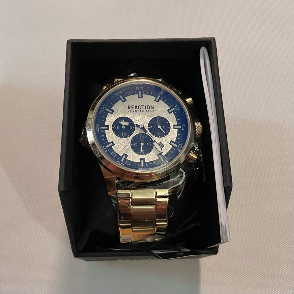 Mens Kenneth Cole reaction gold stainless steel watch NWT!